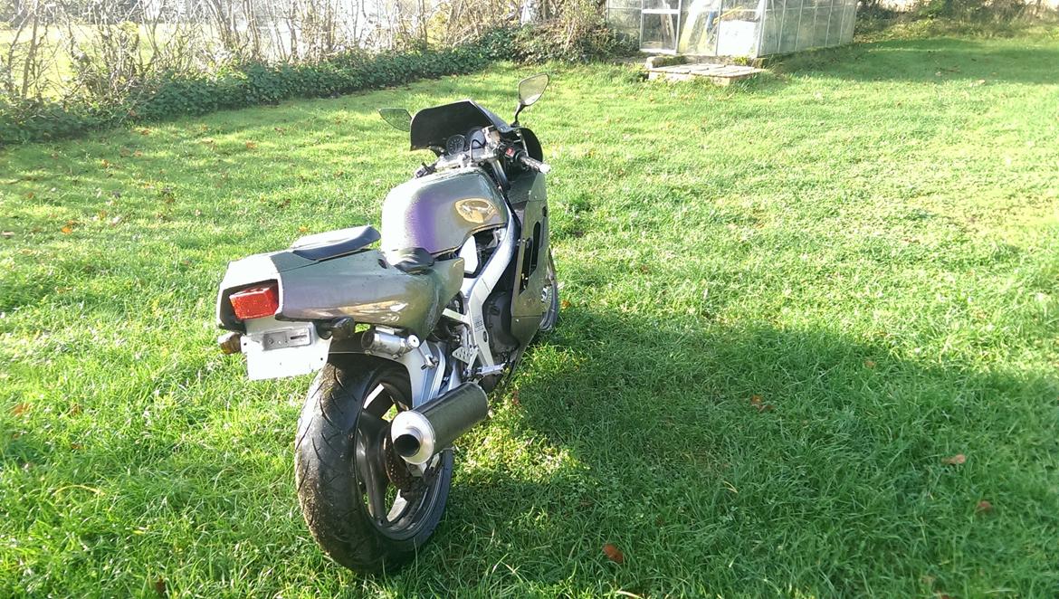 Suzuki gsx-r 400r (solgt) billede 8