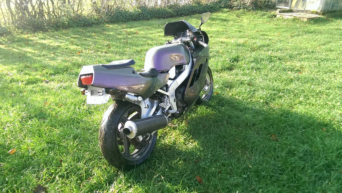 Suzuki gsx-r 400r (solgt) billede 9