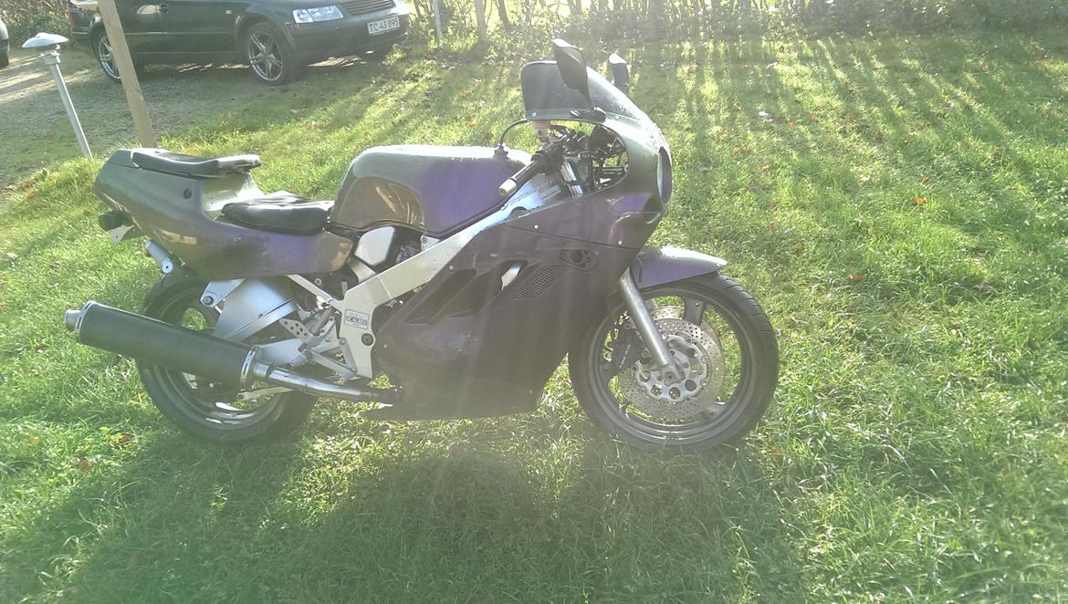 Suzuki gsx-r 400r (solgt) billede 11