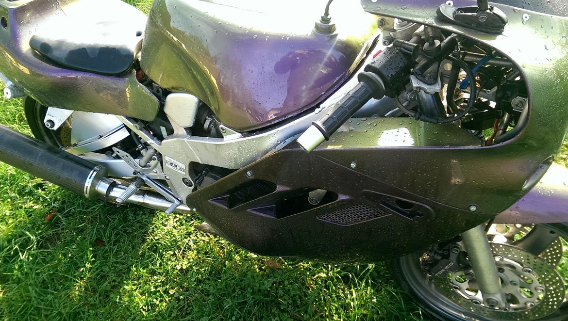 Suzuki gsx-r 400r (solgt) billede 18