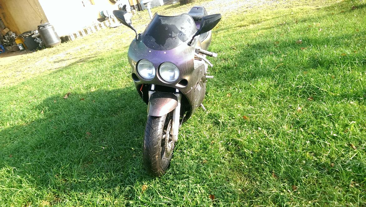 Suzuki gsx-r 400r (solgt) billede 3