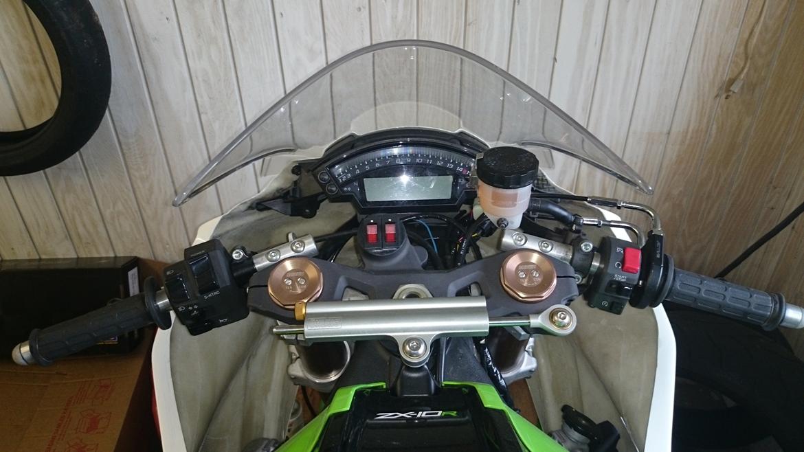 Kawasaki ZX10R - kontakter til blæser og baglys billede 9