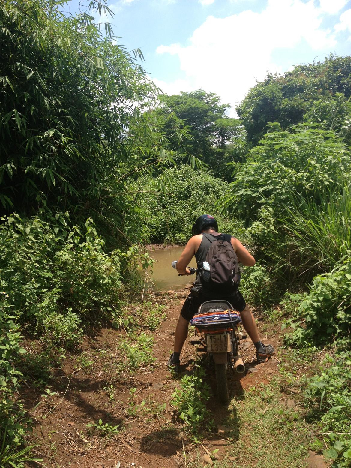 Honda Win 110 (Vietnam) - Ingen vej udenom. Gør ikke det her på en sportscykel eller HD. billede 7