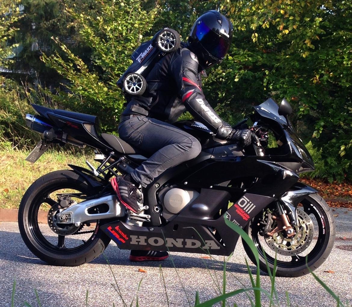 Honda CBR 1000 RR - Det ren hybrid når jeg skal ud at køre RC med LipoPack :D billede 2