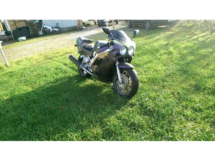 Suzuki gsx-r 400r (solgt) billede 1