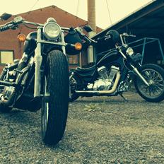 Suzuki Intruder VS 700