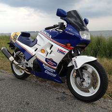 Honda VFR750F RC24-1