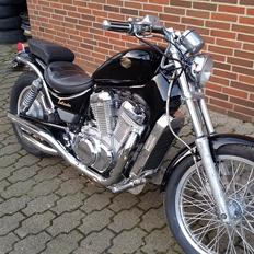 Suzuki Intruder VS700