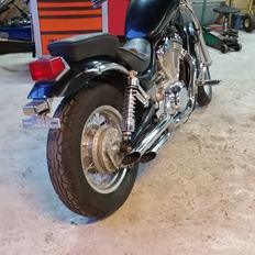 Suzuki Intruder VS700