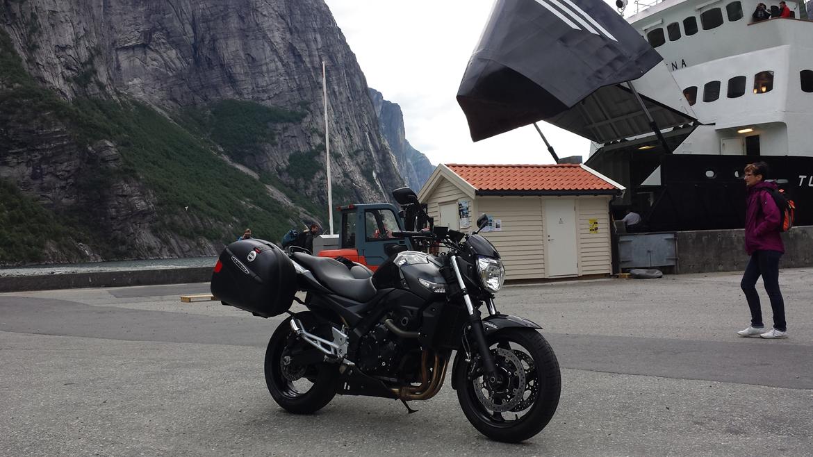 Suzuki GSR600 - I bunden af lysefjord...Juni billede 11