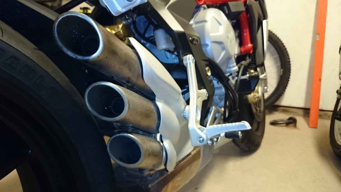 MV Agusta Brutale B3 800 - Fedeste standard potte jeg længe har set... Og hørt! billede 16