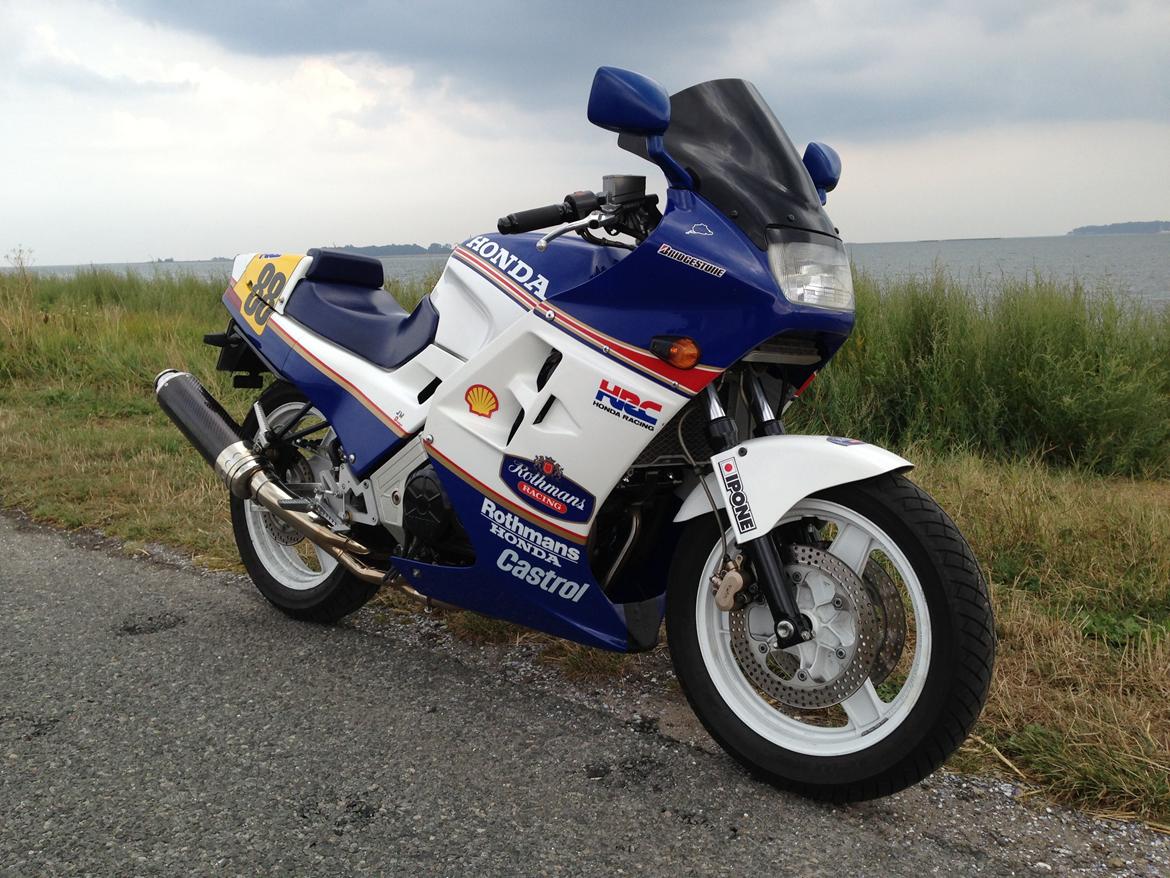 Honda VFR750F RC24-1 billede 2