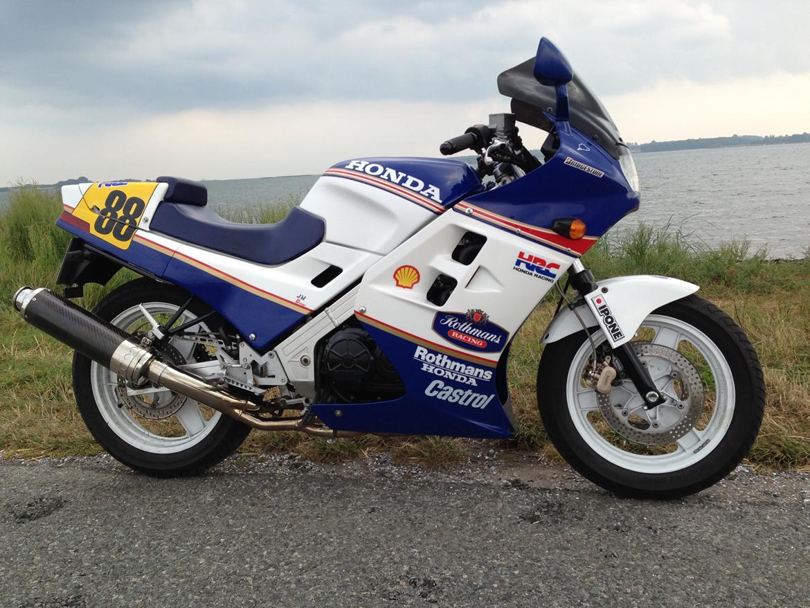 Honda VFR750F RC24-1 billede 1