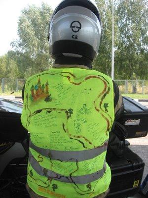 BMW F800 GS - Jeg var bakman med d.v.s. vørktøj og kørevest alle har sat autograf på billede 27