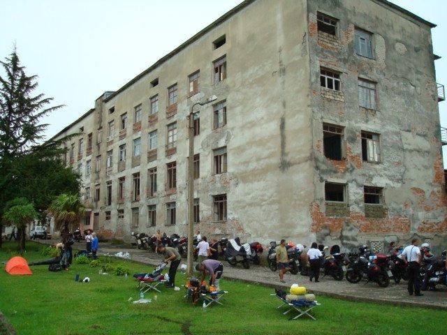 BMW F800 GS - Sygehus i Georgien hvor Michalis blev inleveret og hvor vi over nattede billede 4