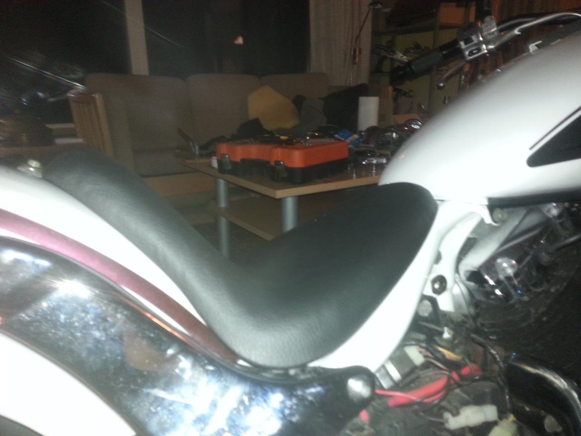 Yamaha xvs 650 Dragstar *Projekt* - Nyt betræk og skum på sædet billede 38