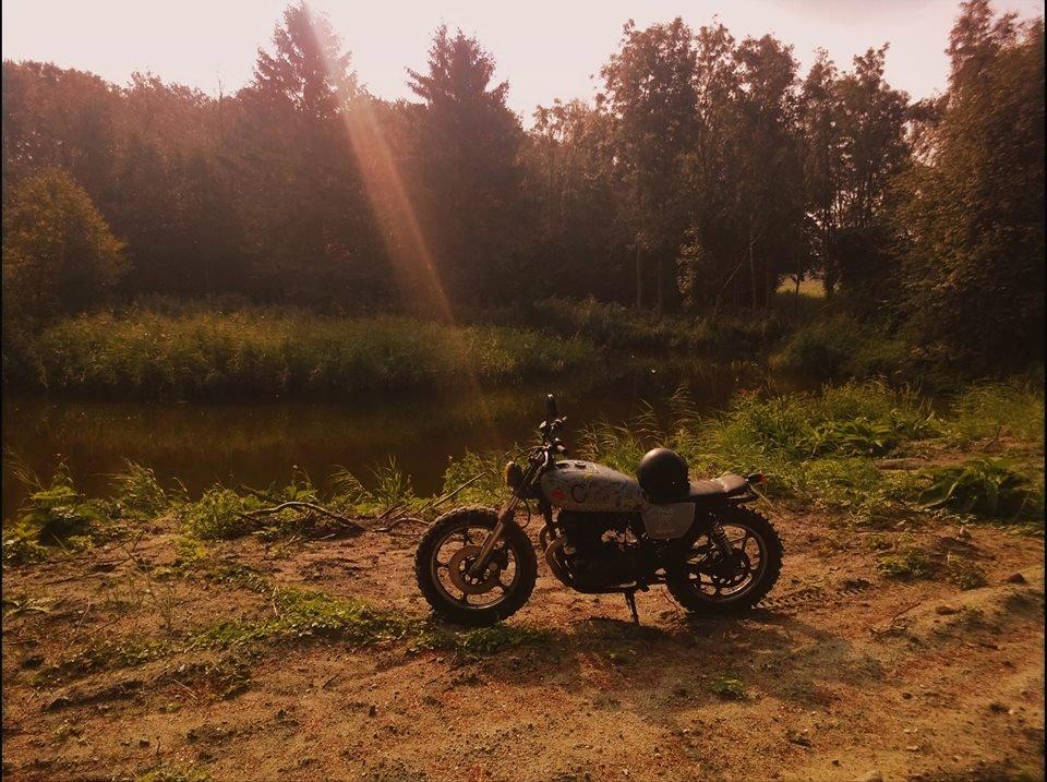 Suzuki GS 400 Scrambler billede 2