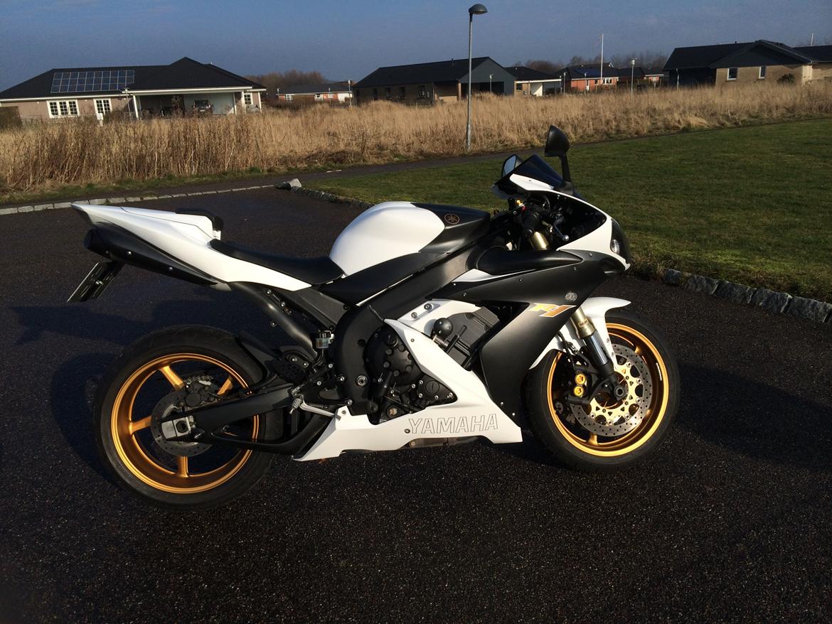 Yamaha R1 billede 4