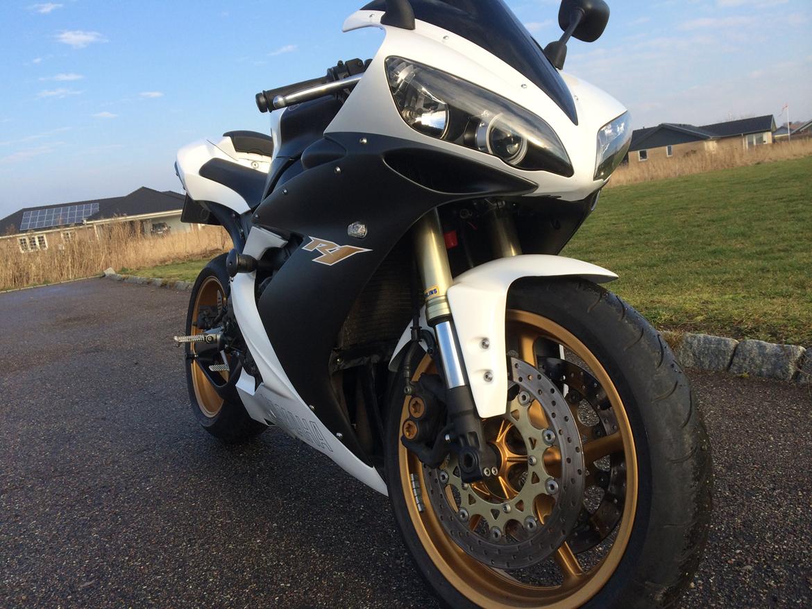 Yamaha R1 billede 5