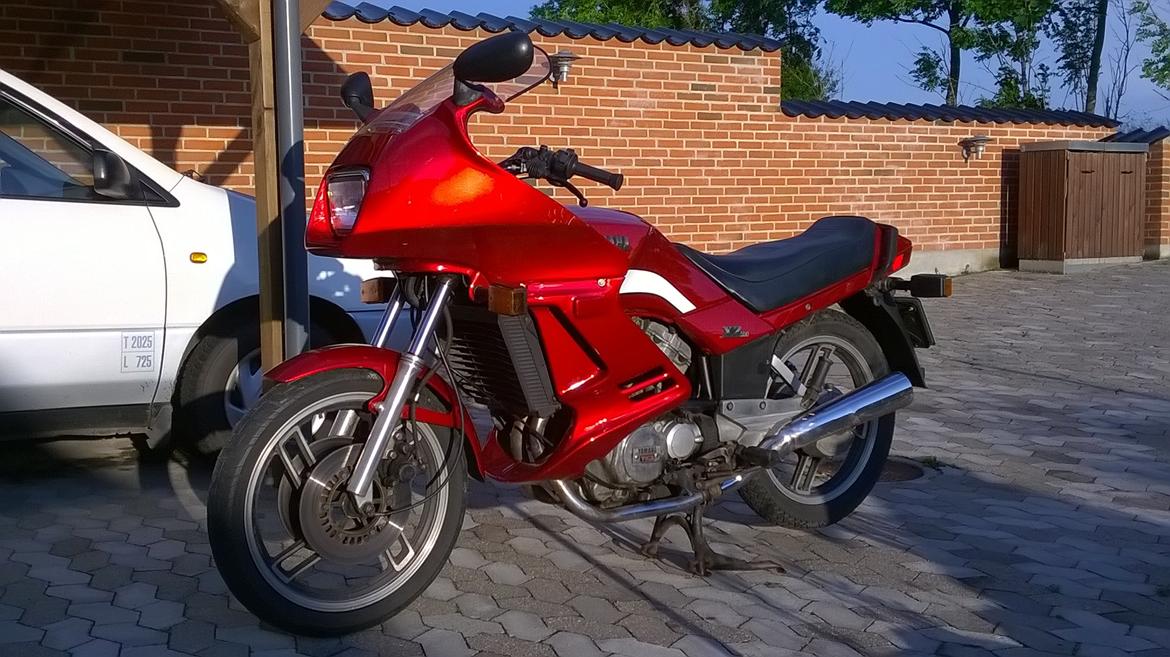 Yamaha XZ 550 (solgt) - Sød pige på 31 år. billede 1