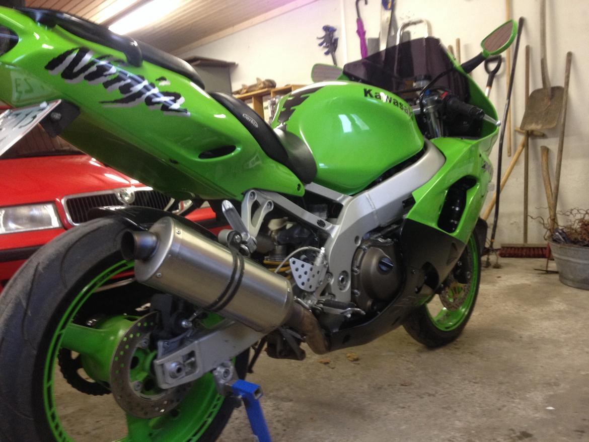 Kawasaki ZX9R billede 1