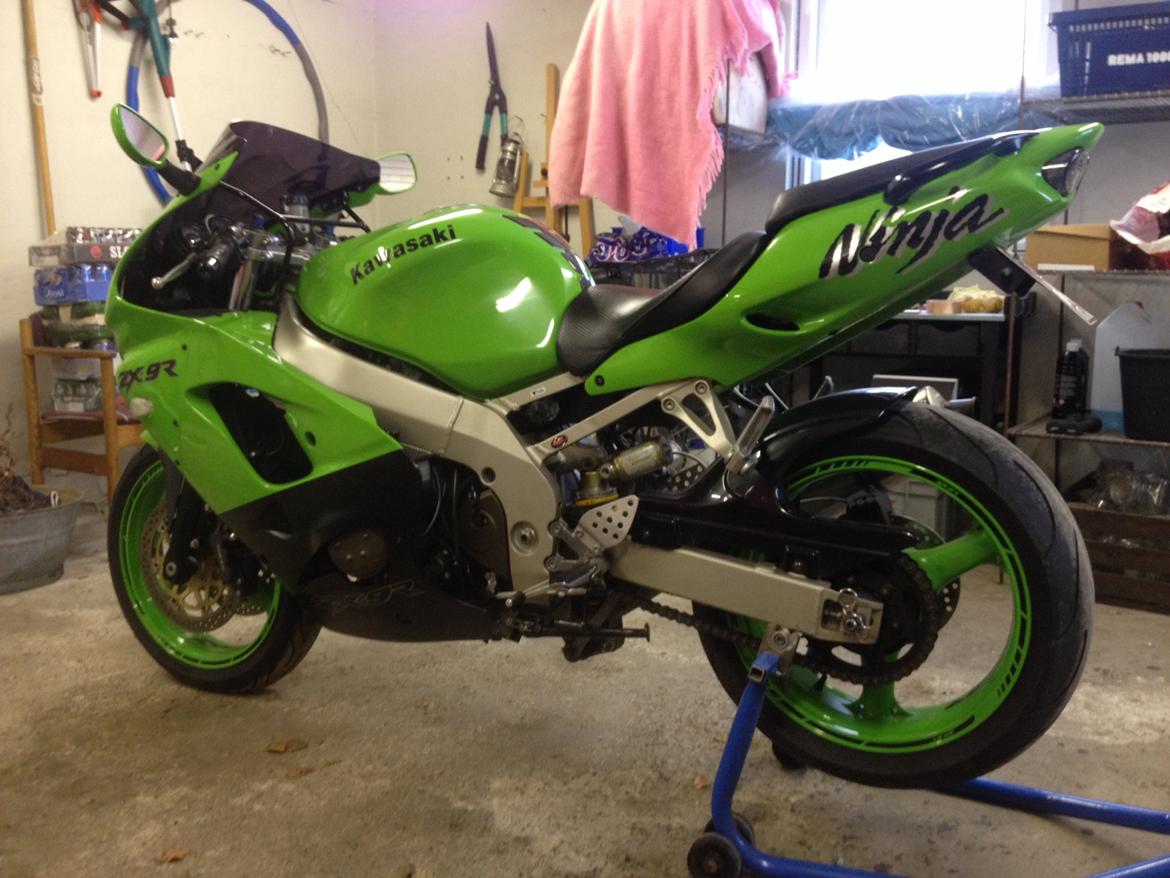 Kawasaki ZX9R billede 4