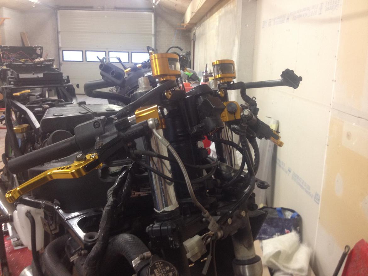 Kawasaki ZXR750 H1 / H2 - Fik lige lidt guld lir billede 6