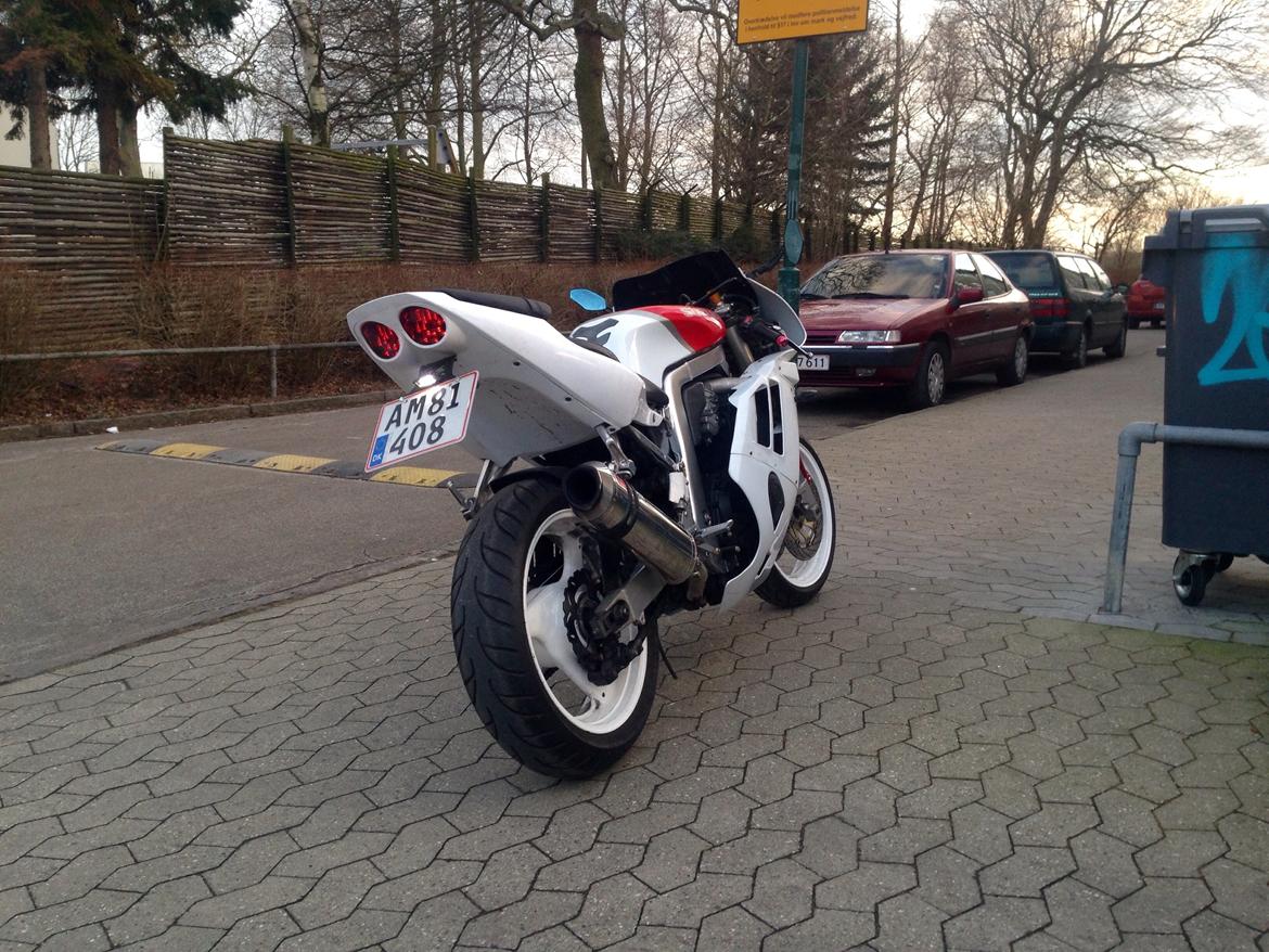 Suzuki GSXR 400 billede 1