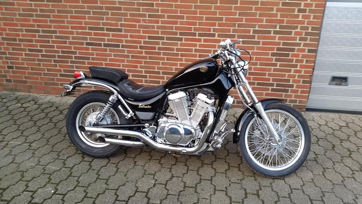 Suzuki Intruder VS700 billede 1