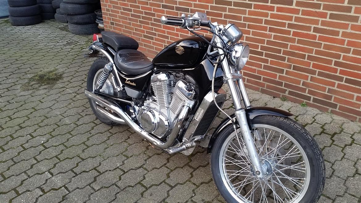 Suzuki Intruder VS700 billede 2