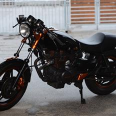 Honda cm 400 cafe racer