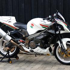 Aprilia rsv 1000 tuono