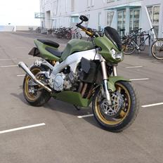 Yamaha yzf 750 R streetfighter