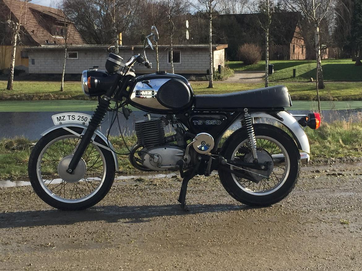 MZ Ts 250 billede 1