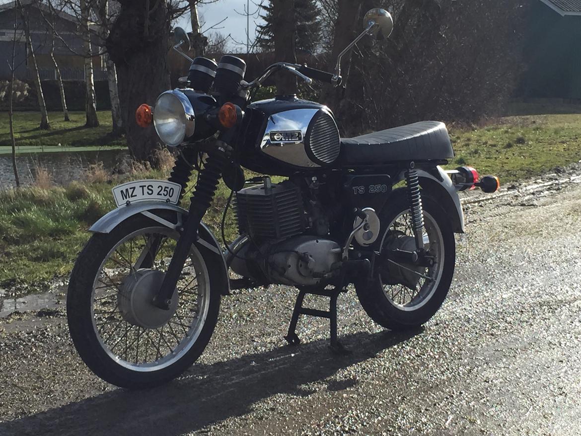 MZ Ts 250 billede 2