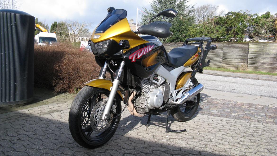 Yamaha TDM 850 - Håndbeskytterne er MEGA og med håndtagsvarme skulle jeg vist ikke pive over kolde fingre. billede 10