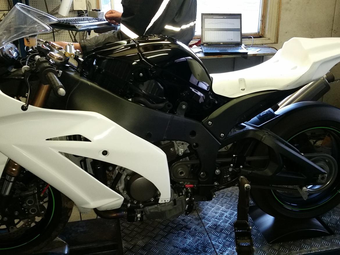 Kawasaki ZX10R - På rullefelt hos midtfyn billede 8