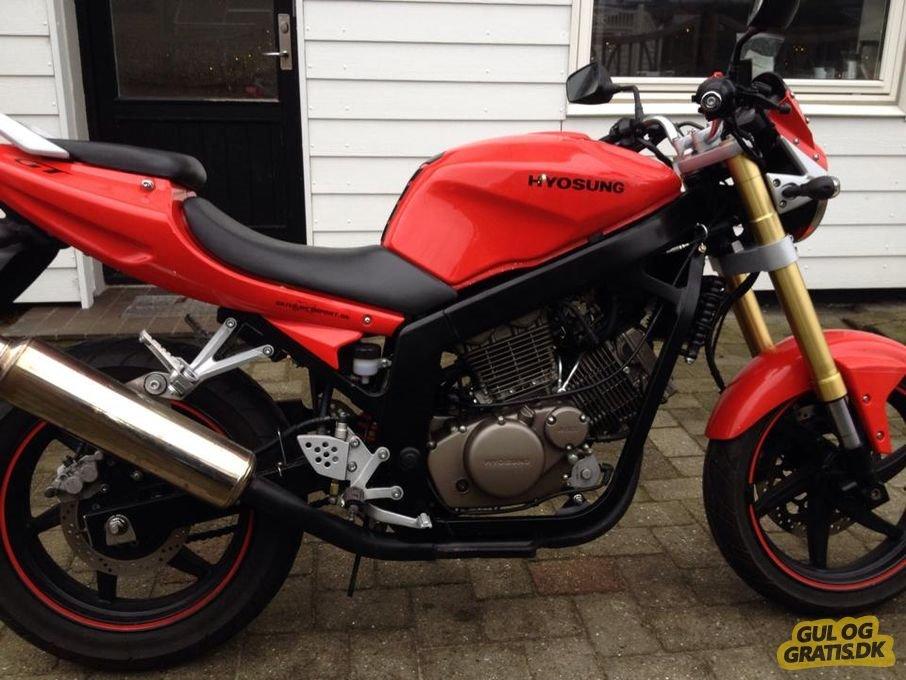 Hyosung GT 250 Naked EFI billede 5