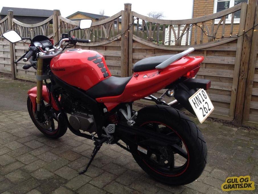 Hyosung GT 250 Naked EFI billede 2