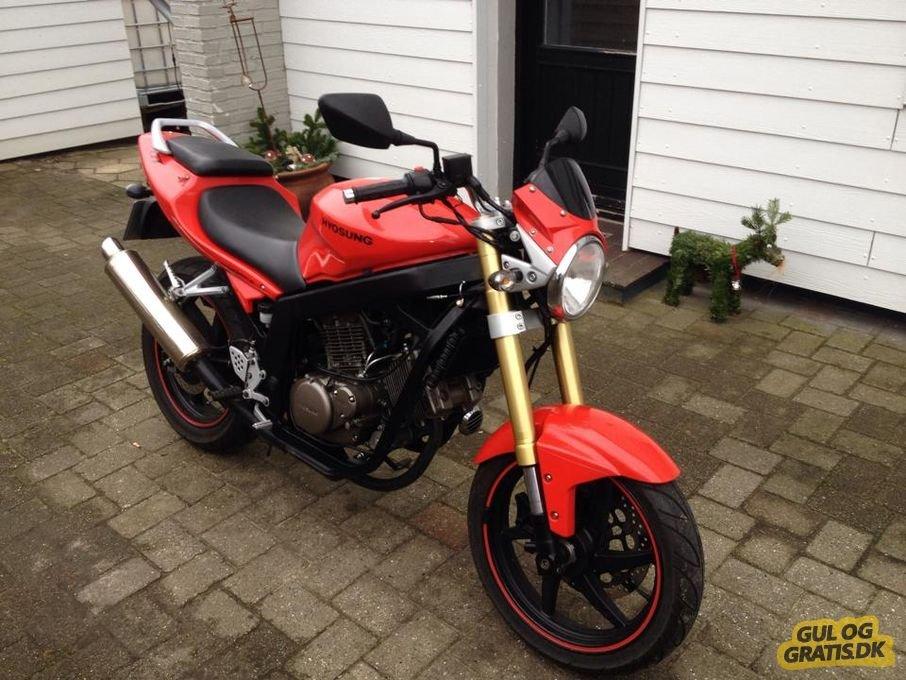 Hyosung GT 250 Naked EFI billede 3