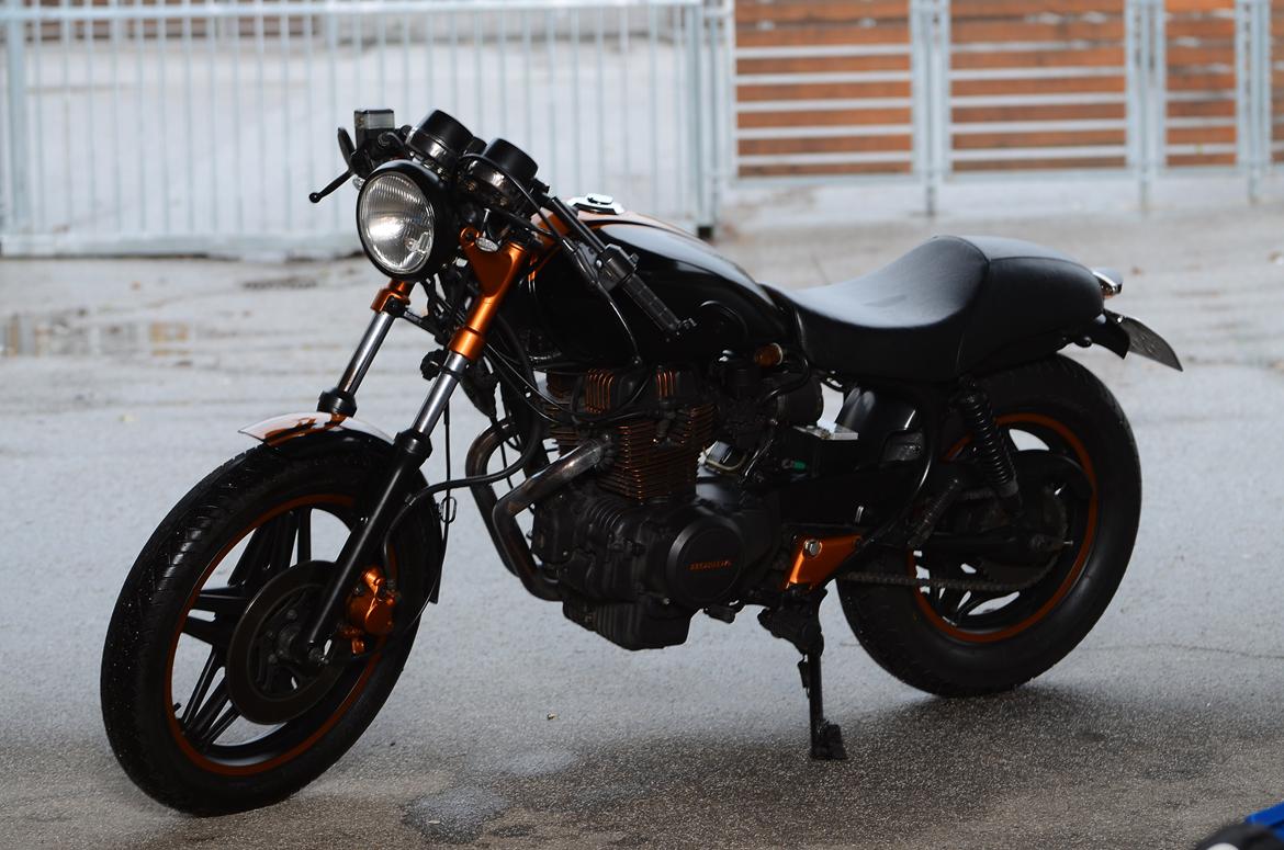 Honda cm 400 cafe racer billede 2