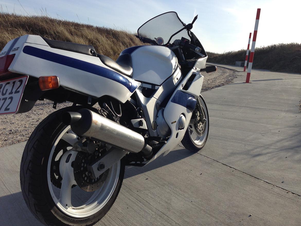 Yamaha FZR600 billede 13