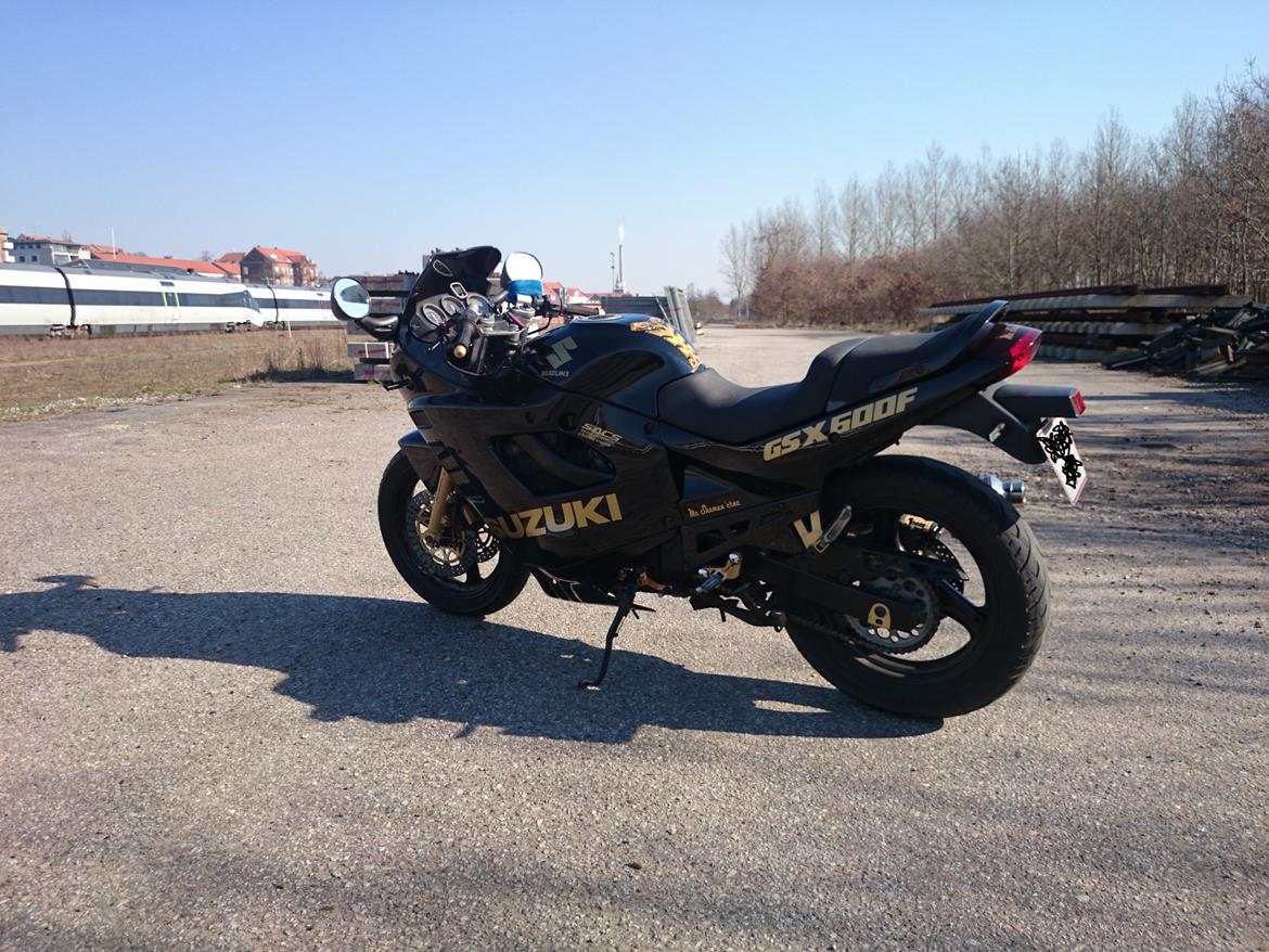 Suzuki GSX 600F SOLGT billede 6