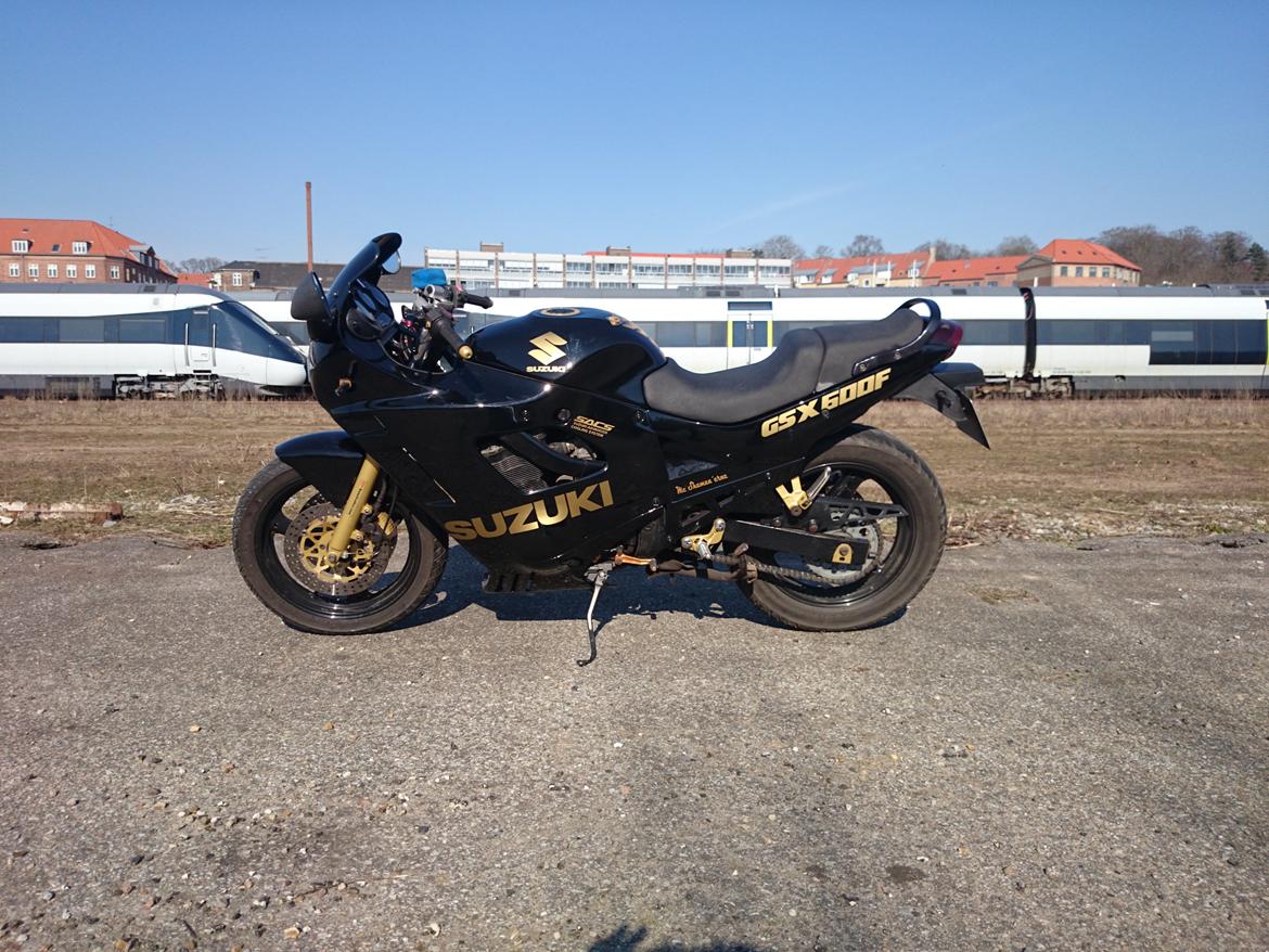 Suzuki GSX 600F SOLGT billede 17