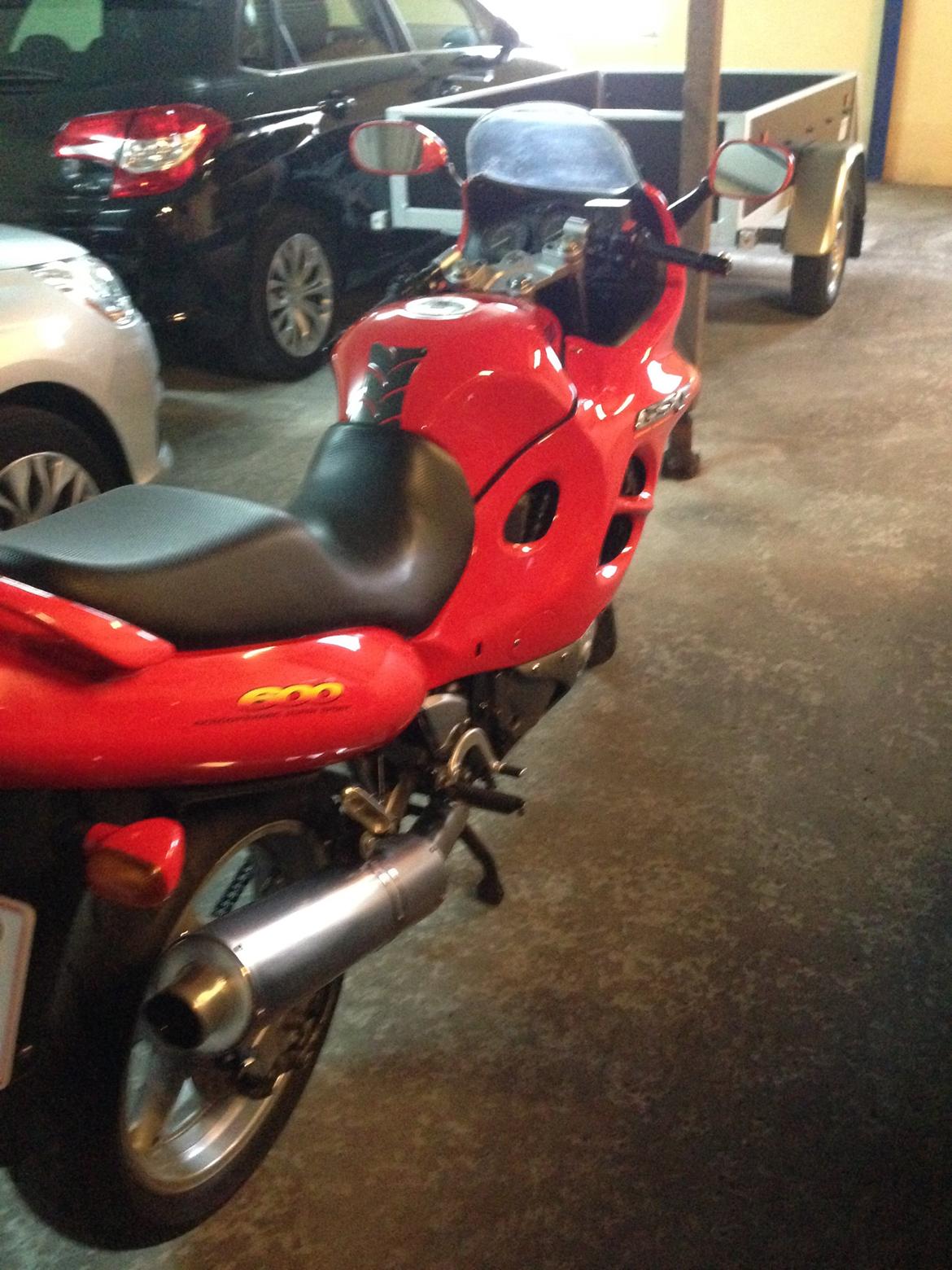 Suzuki GSX 600F billede 4