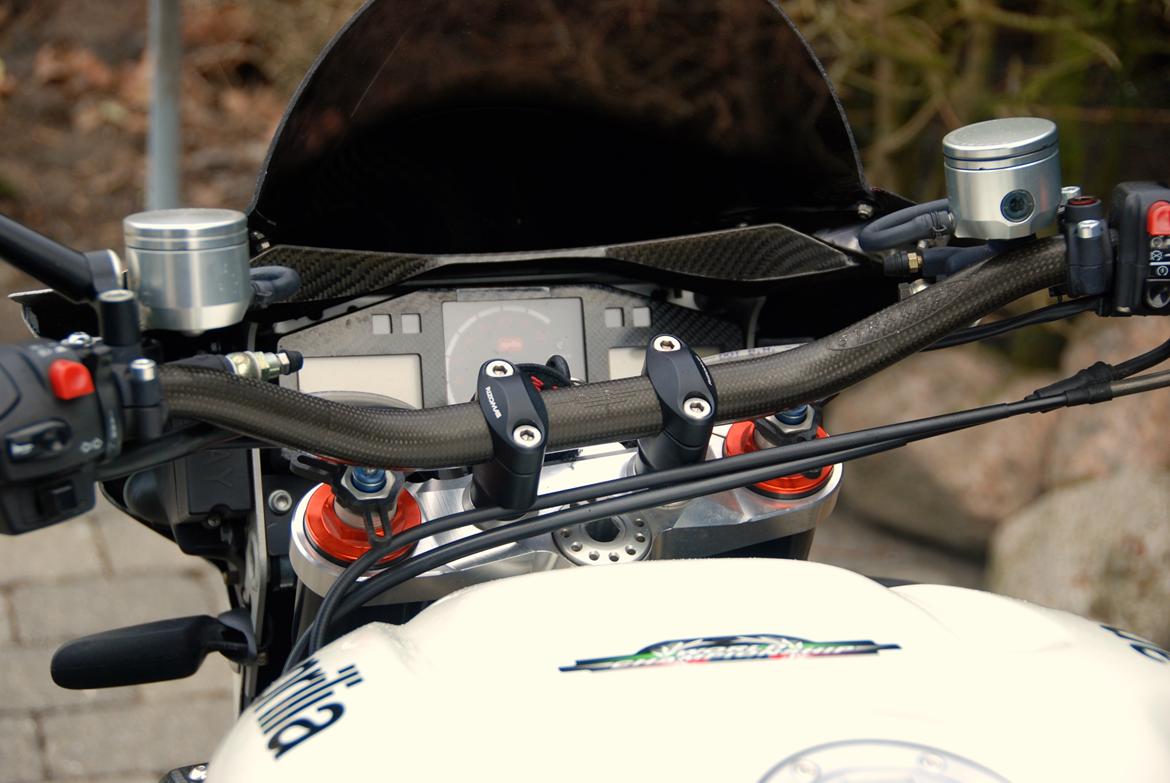 Aprilia rsv 1000 tuono billede 17