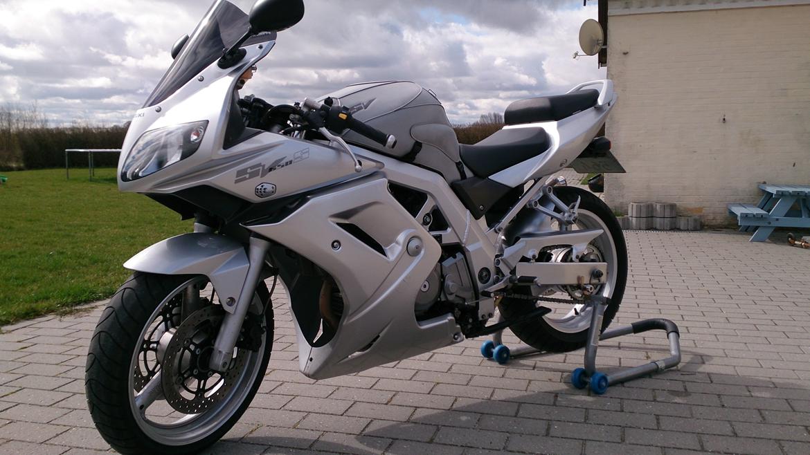 Suzuki SV 650 S *SOLGT* billede 7