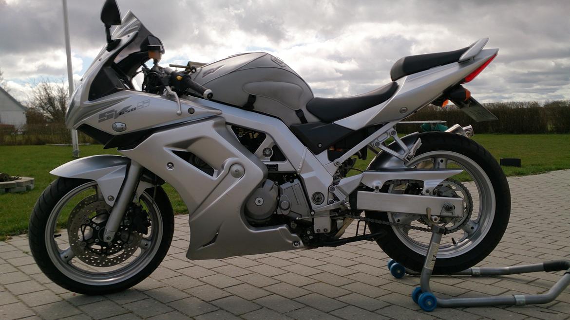 Suzuki SV 650 S *SOLGT* billede 8