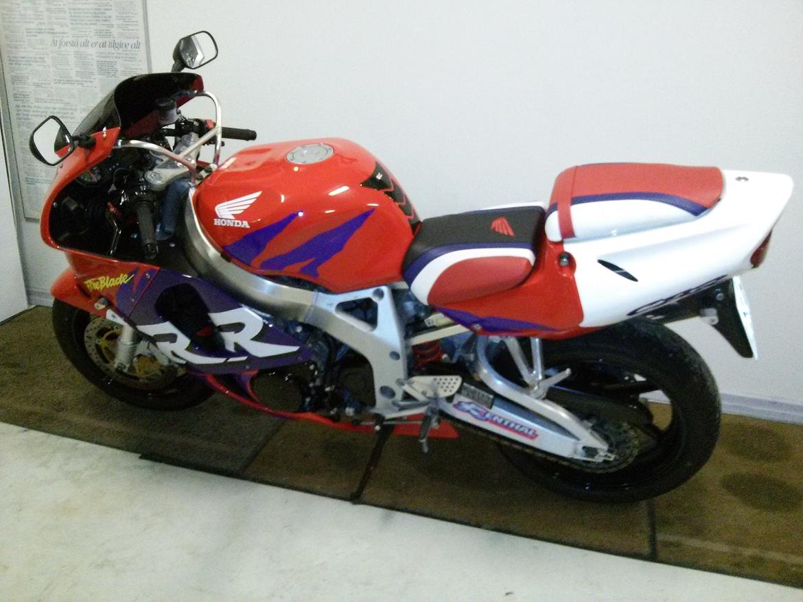 Honda CBR 900 RR Fireblade (919 cc) billede 2
