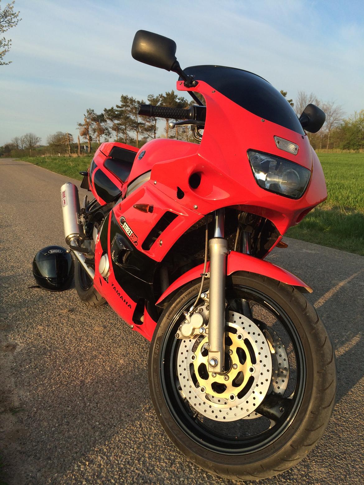 Yamaha FZR 600 billede 1